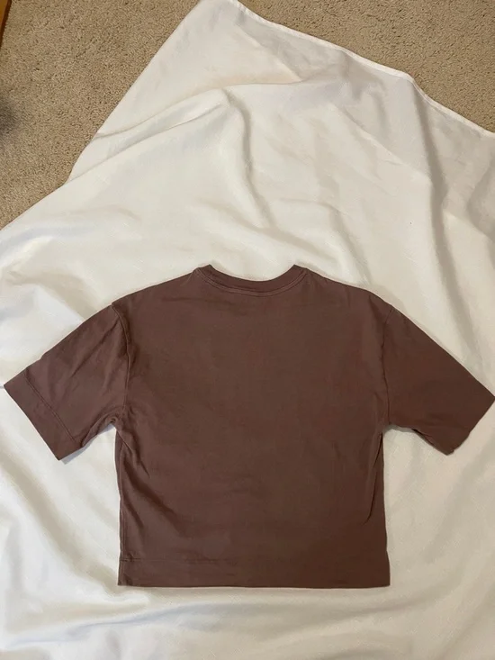 Abercrombie & Fitch Brown Cropped Crewneck Tee - Picture 3 of 3